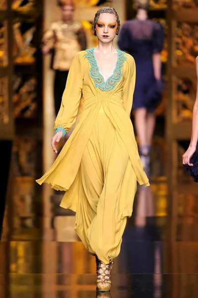 Look 32